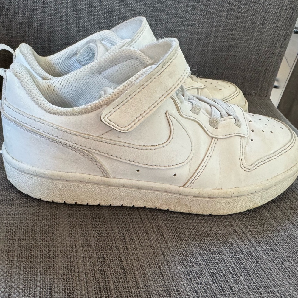 Nike Court Borough Kids Sz 13
